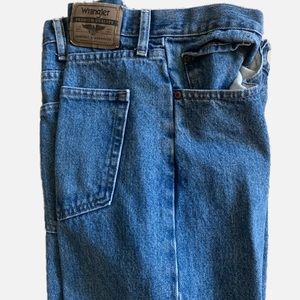 Wrangler Jeans straight leg.  Size 36x30.  Blue.